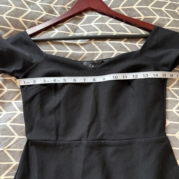 NWOT Lulu's Black Off-the-Shoulder Midi Bodycon Ruffle Dress Size Medium - Picture 10 of 14